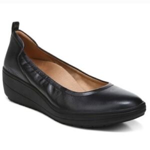 Vionic Black/Black Size 7 Wedge Shoe - Never Worn!
